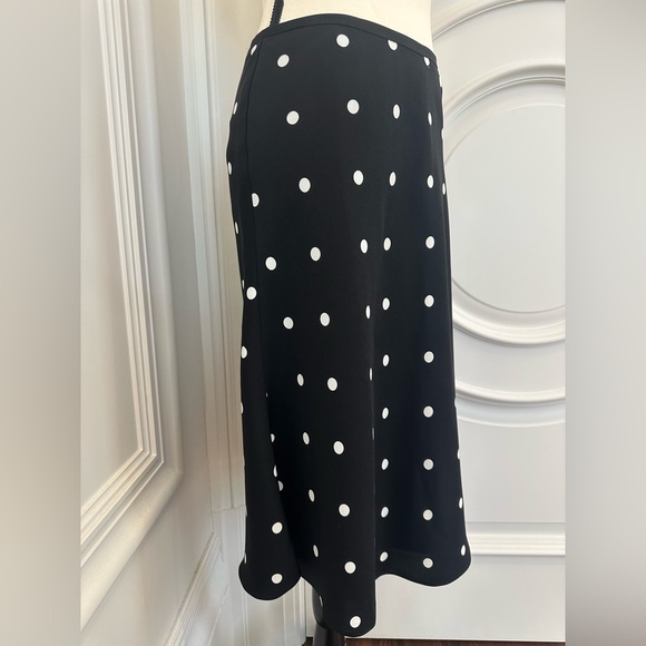 Ann Taylor Y2K Chic Old Money Black and White Flared Polka Dot Skirt (Size 2) - Picture 2 of 5